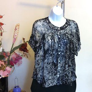 NWOT Kensie Women’s Short Sleeve Gray Black Printed Blouse Top Size M 8 10